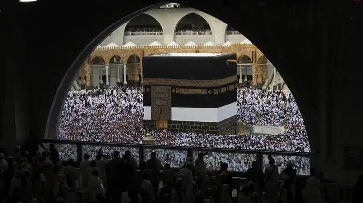 4,000 Indian Pilgrims Stranded in Makkah and Madina as Airlines Cancel Flights, MP Owaisi Demands Urgent Rescue