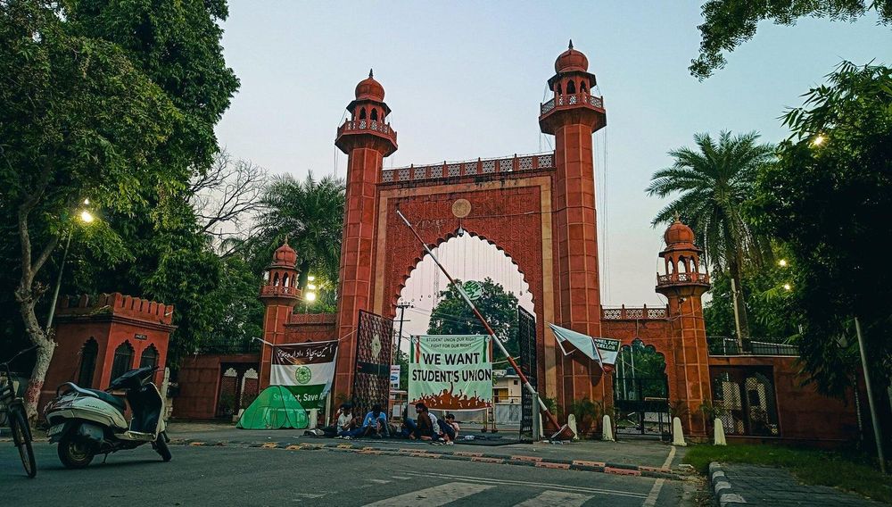 AMU Students Question Stoppage of Azaan on Loudspeakers During High-Profile Visit