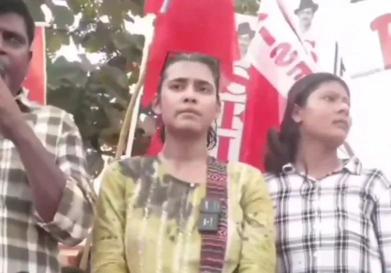 Ink Hurled at AISA President Neha Bora During Jharkhand Jobs Protest, Attacker Brands Her Anti-National