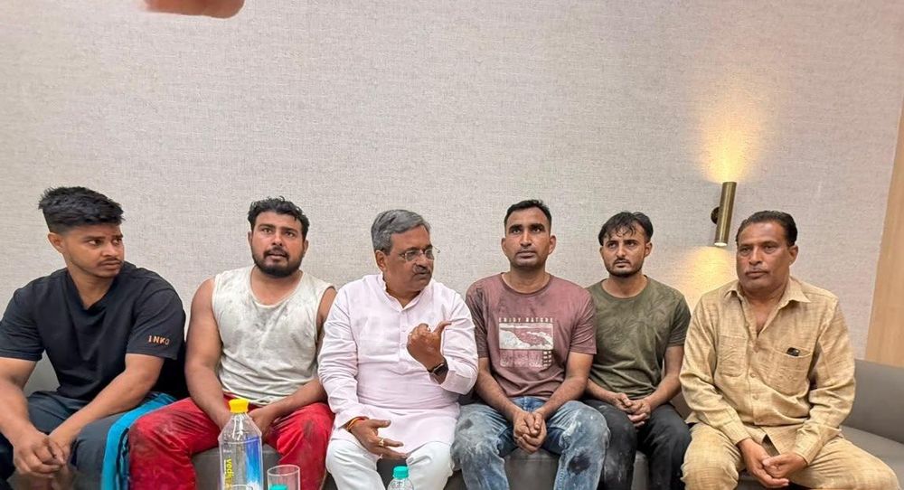 Five Muslim Men Risk Lives to Save Dozens in Delhi Hotel Fire; BJP MLA and Netizens Laud Their Bravery