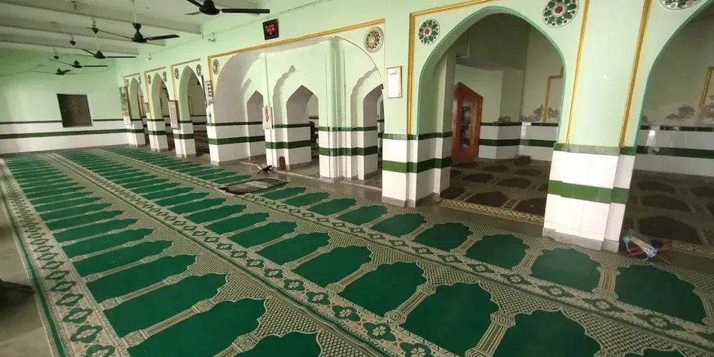 Water Cuts Force Race Course Mosque Vacation Order Amid Waqf Dispute