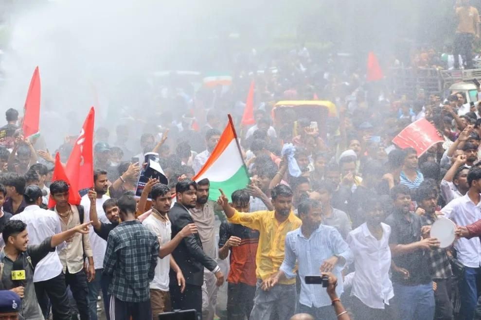 Bihar Police Clashes with AISA Protesters Marching to Lok Bhavan