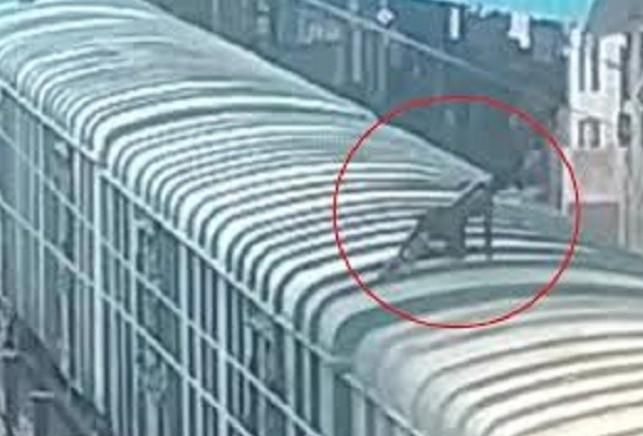 Tatanagar Railway Tragedy: Minor Dies After Electric Shock from High-Tension Wires