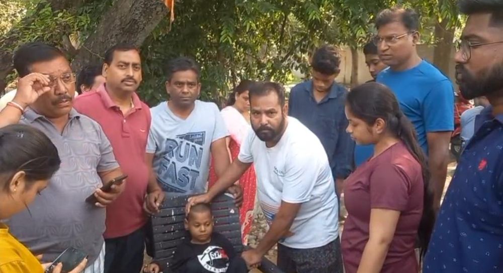 Jamshedpur Abandonment: Mother Leaves Disabled Child on Road, Police Intervention