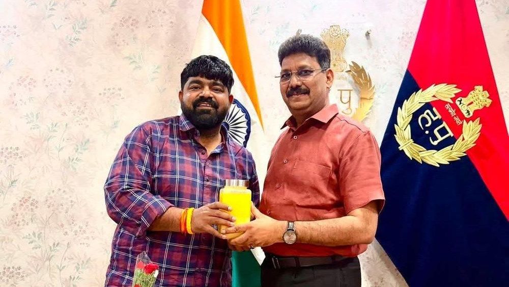 Monu Manesar, Accused in Junaid-Nasir Murder Case, Shares Photo with IPS Officer Rajesh Duggal