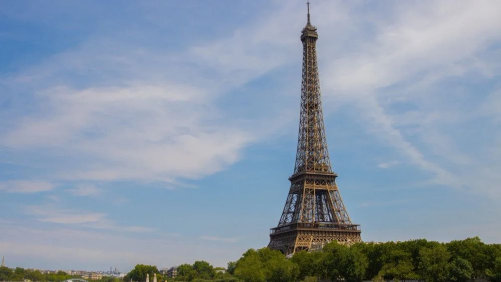 Eiffel Tower Staff Strike: Women Asked to Leave During Hindu Group Visit