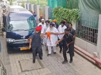 Sukhbir Singh Badal Suffers Hand Injury in Nanded Attack; Assailant Detained