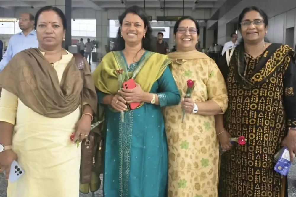 Kerala CM Satheesan Condemns Hindi Imposition at NCW Workshop Following Women MLAs Walkout