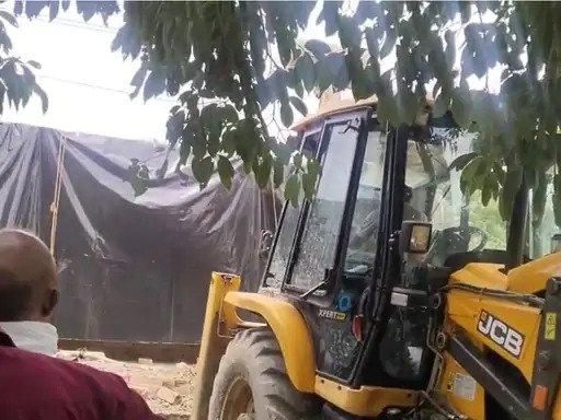 Dalit Woman in Prayagraj Alleges Unlawful Bulldozer House Demolition Without Notice in Chhidi Village