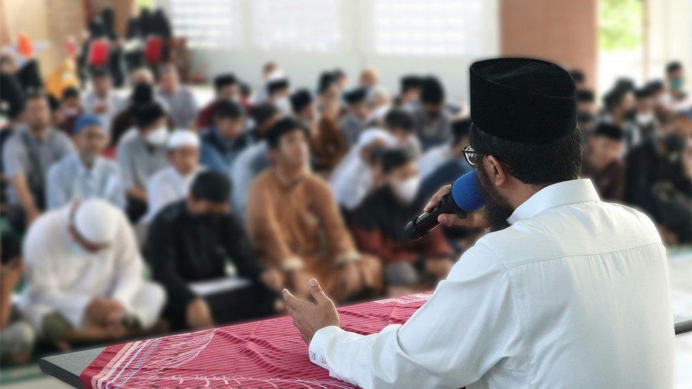 Why Ulema Are Losing Young Muslims: A Critical Analysis
