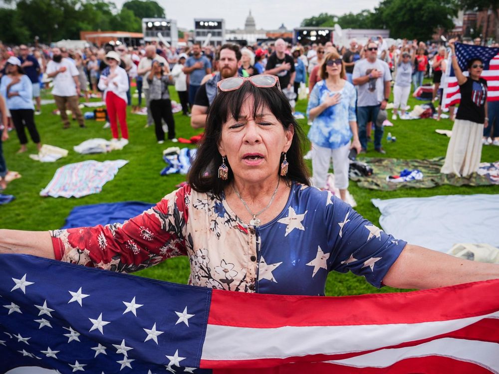 Trump Hosts Historic Prayer Event to Reaffirm U.S. as 'One Nation Under God'