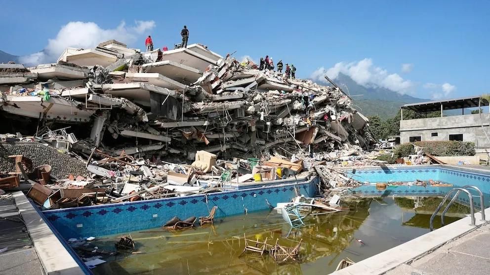 International Rescue Teams Join Search for Survivors in Venezuela as Death Toll Surpasses 1,400