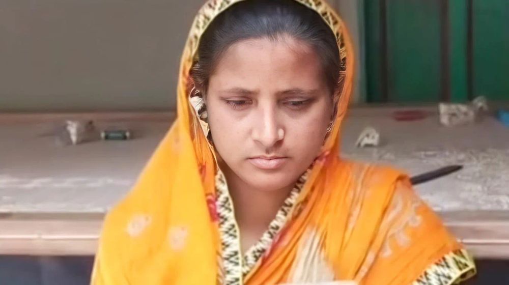 West Bengal Woman Astonished as ₹100 Crore Unexpectedly Appears in Her Bank Account During LPG Subsidy Check