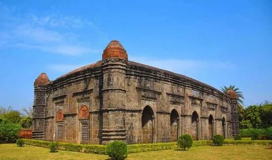 Hindu Group's Contentious Plan: Shiva Lingam Installation Near Historic Mosque