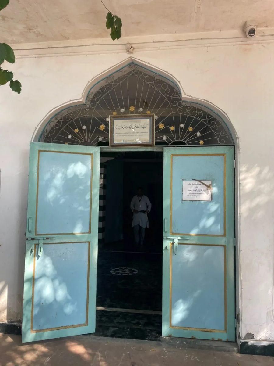Worshippers Offer Prayers at Delhi's Historic Race Course Mosque Despite Restrictions
