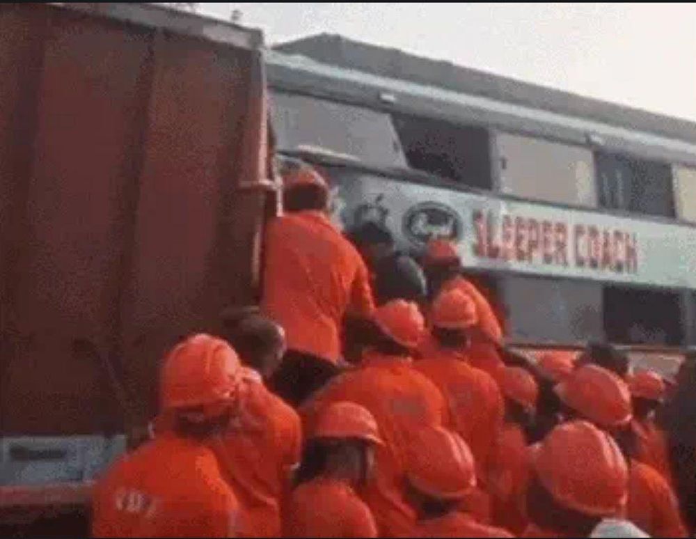 Gujarat: Deadly Road Accident in Vadodara Claims 6 Lives, Injures 31