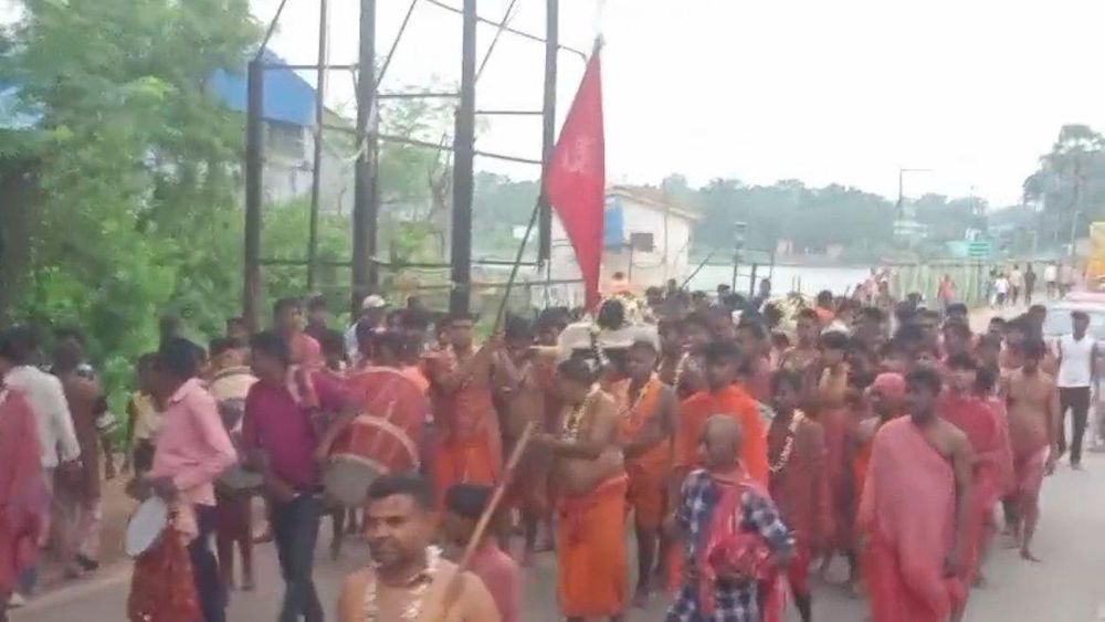 Chakulia's Charkha Puja Concludes: Devotees Walk on Embers Displaying Unwavering Faith