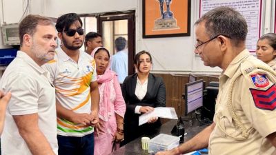 Delhi Police Register FIR After Rahul Gandhi Sit-In Over Student Protest Complaint