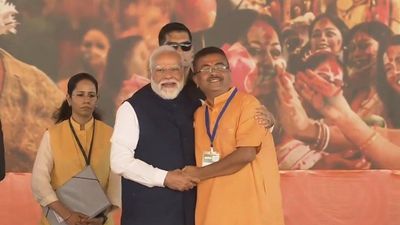 BJP's Bengal Imposes 'Vande Mataram' in Schools; Opposition Welcomes