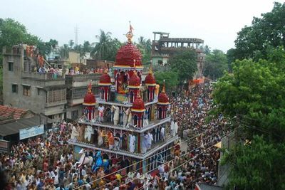 West Bengal Court Orders Muslim Man to Clean Hindu Temple as Bail Condition for Climbing Rath in Shoes for Reel