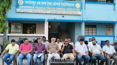 Jamshedpur Truck Owners Threaten Strike Against Alleged Tax Harassment in West Bengal