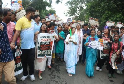Mamata Banerjee Heads Candlelight Vigil, Demanding Justice for Baruipur Minor