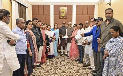 Lok Sabha Secretariat Serves Disqualification Notices on 20 Rebel TMC MPs