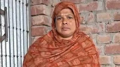 Husband Waits for Wife After Bengal Muslim Woman Pushed Into Bangladesh