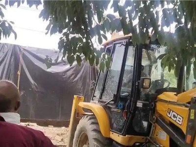 Dalit Woman in Prayagraj Alleges Unlawful Bulldozer House Demolition Without Notice in Chhidi Village