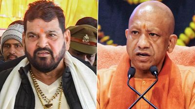Prove It or Resign: Shankaracharya Challenges Yogi Adityanath Over Hanumangarhi Namaz Claim; Brij Bhushan Disagrees
