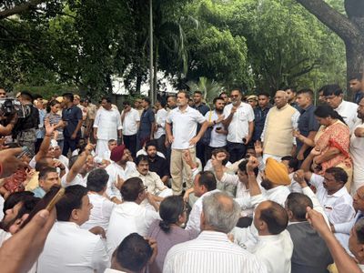 Rahul Gandhi, Kharge Launch Sit-in Protest Outside PM's Residence Over Delhi Crackdown