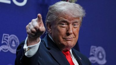 Trump-Xi Summit Yields Boeing's First Major China Sale in a Decade: 200 Planes