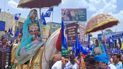 Udaipur: Dalit Newlywed Pooja Meghwal Leads Protest on Horseback Carrying Portraits of Jyotiba and Savitribai Phule Following Alleged Caste Violence