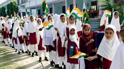 Uttar Pradesh Madrassas Take Part in Tiranga Yatra Before Independence Day, Over 500 Students Join in Maharajganj