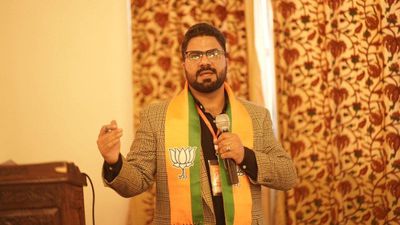BJP's Sajid Yousuf Shah Alleges Discrimination at Maharashtra Hotel Over Kashmiri Identity