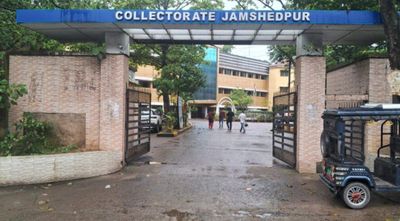 Jamshedpur: JDU Hands Over Memorandum to Commissioner on City Issues